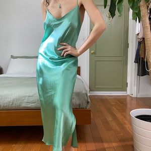 Silk back less maxi dress (medium)
